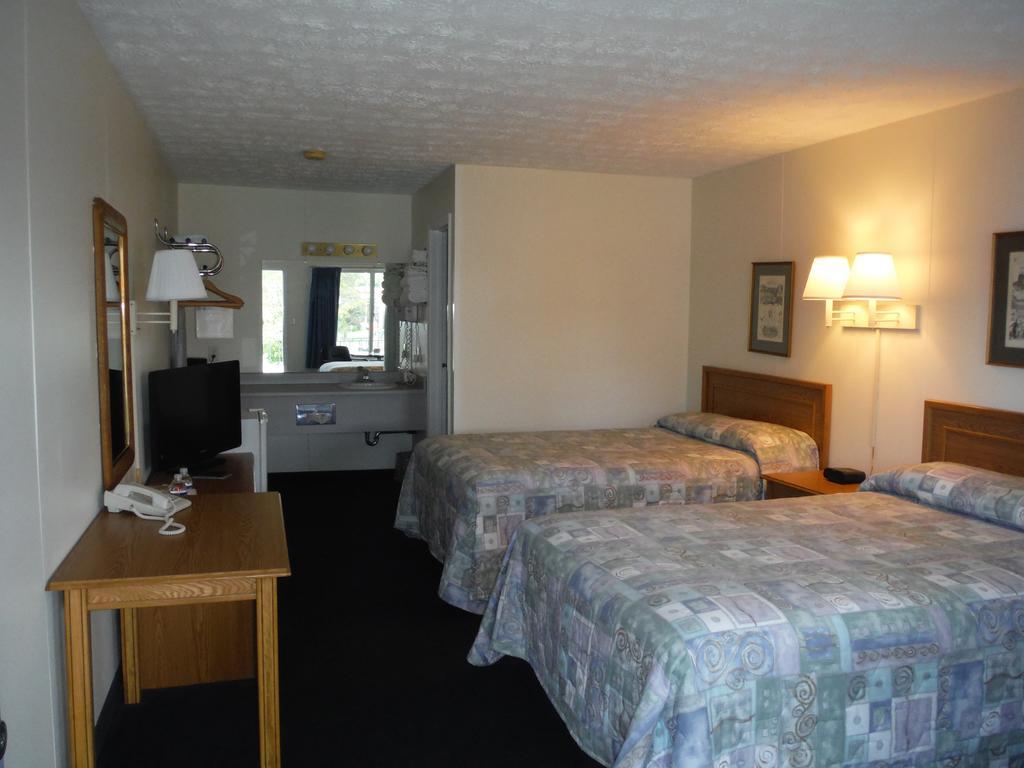 The Springs Motel Saratoga Springs Exterior photo