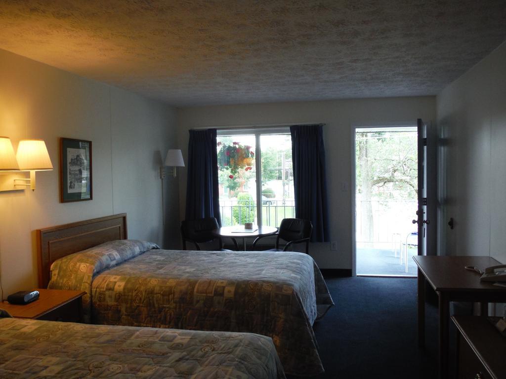 The Springs Motel Saratoga Springs Exterior photo