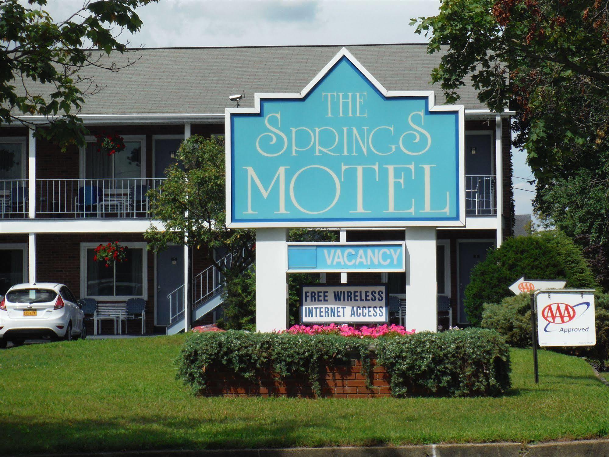 The Springs Motel Saratoga Springs Exterior photo