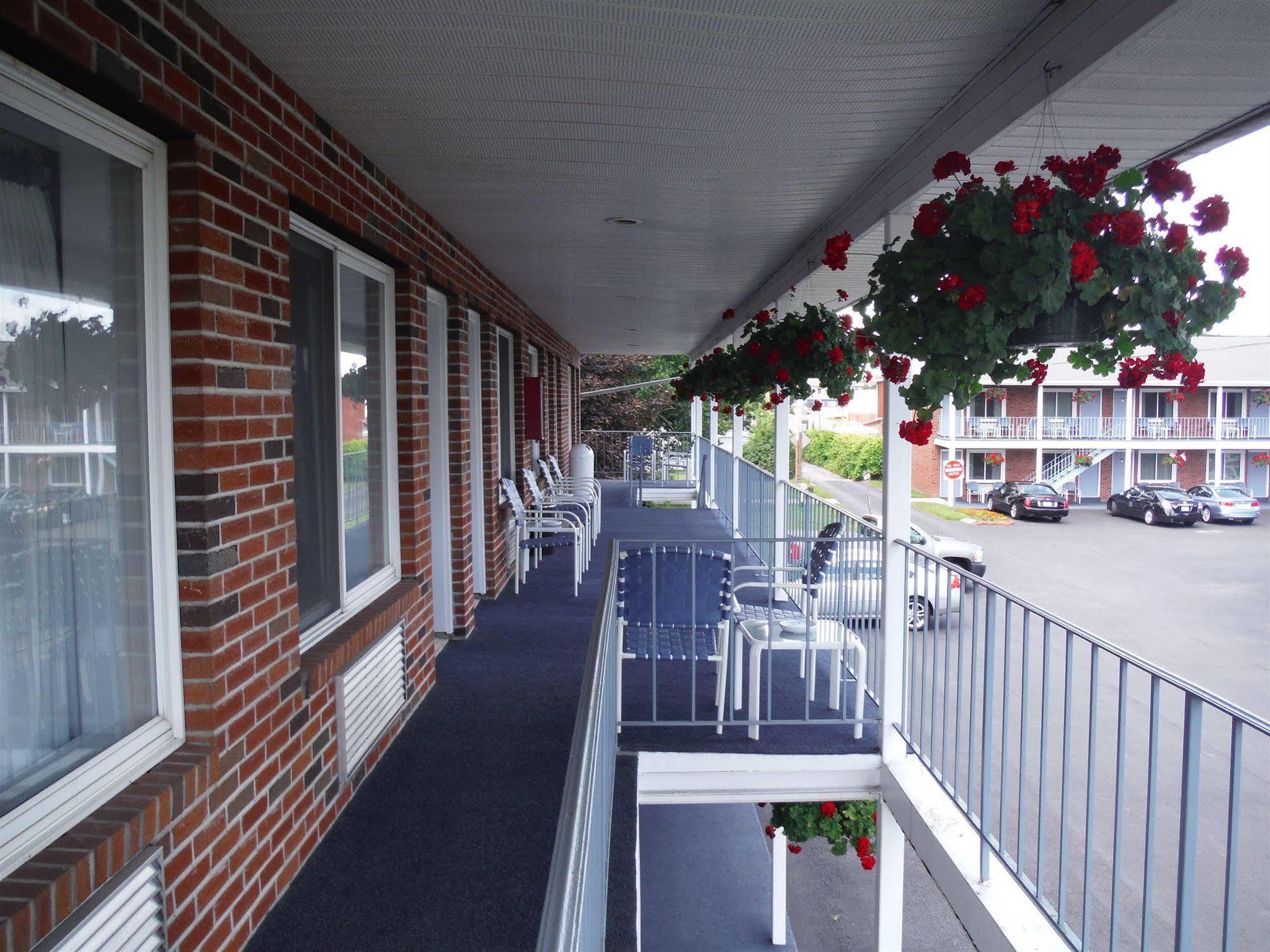 The Springs Motel Saratoga Springs Exterior photo