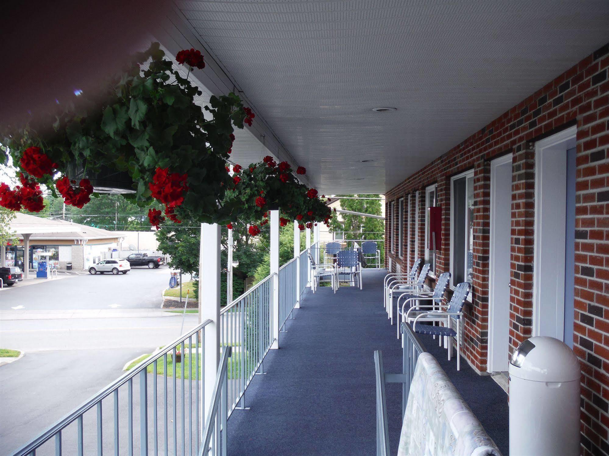 The Springs Motel Saratoga Springs Exterior photo