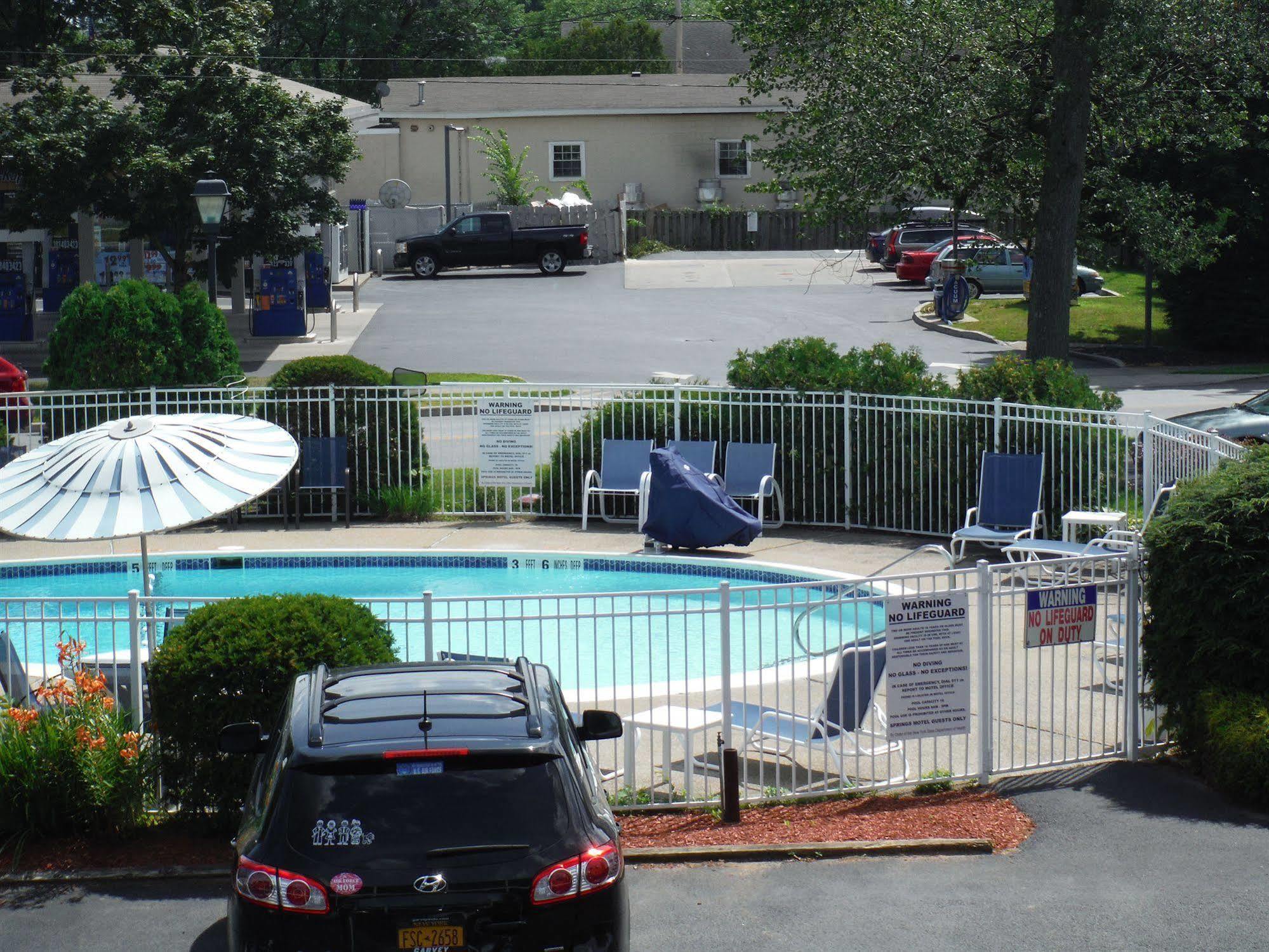 The Springs Motel Saratoga Springs Exterior photo