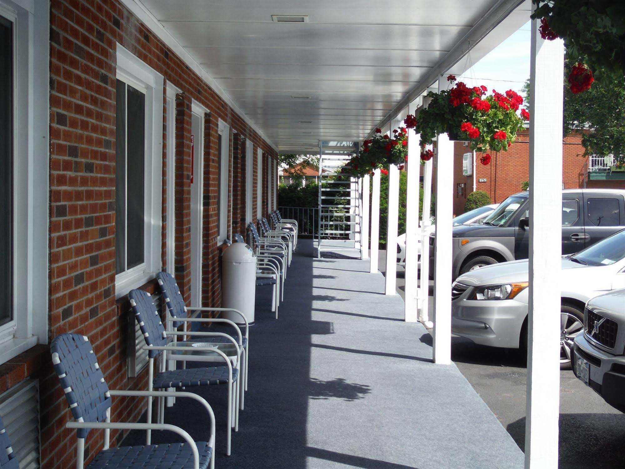 The Springs Motel Saratoga Springs Exterior photo